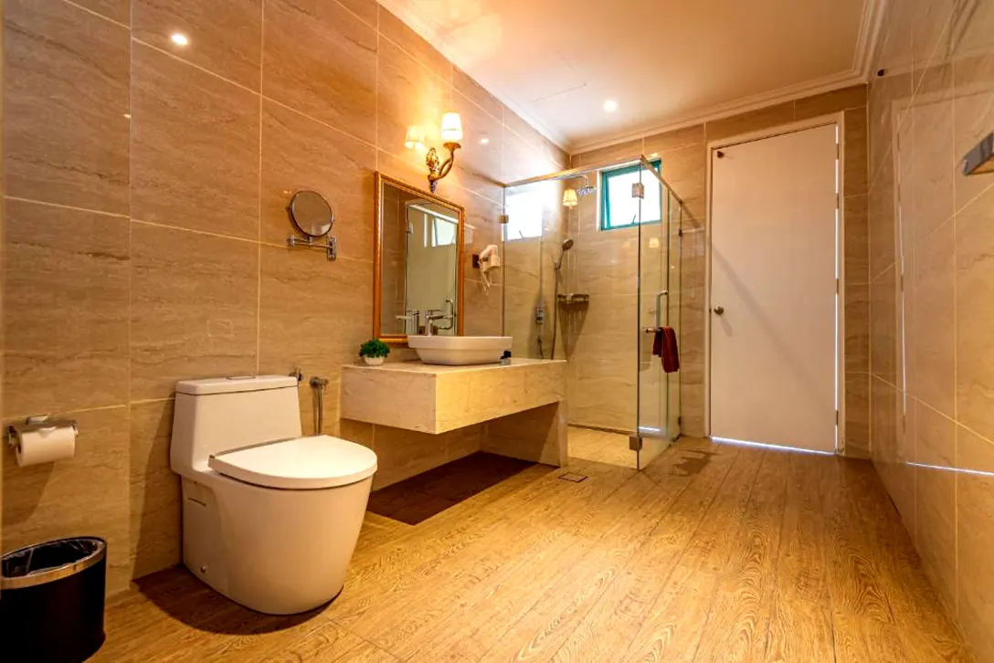 Clean and spacious bathroom, Tasik Villa International Resort