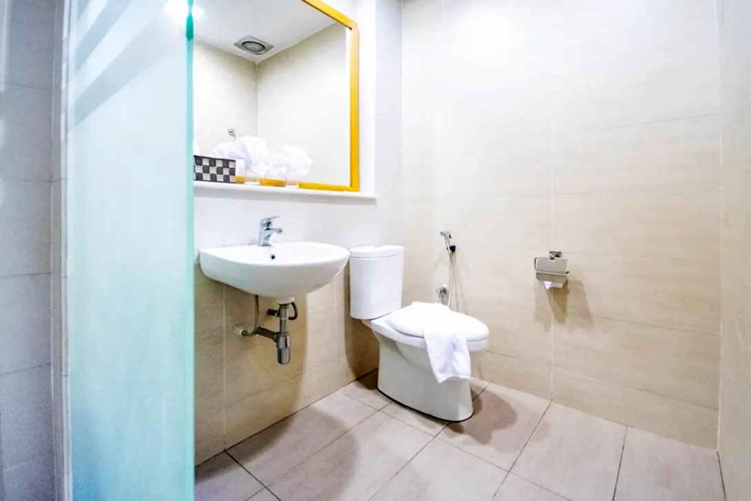 Clean and spacious bathroom, Nova Highlands Hotel