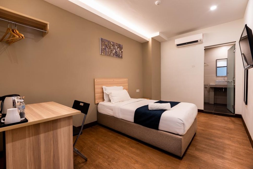 Spacious and comfortable single room, 1 Orange Hotel KLIA & klia2