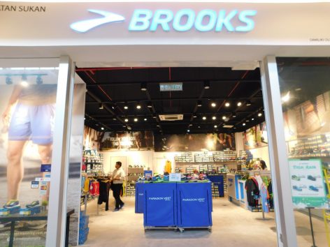 Brooks, shop at Mitsui Outlet Park KLIA