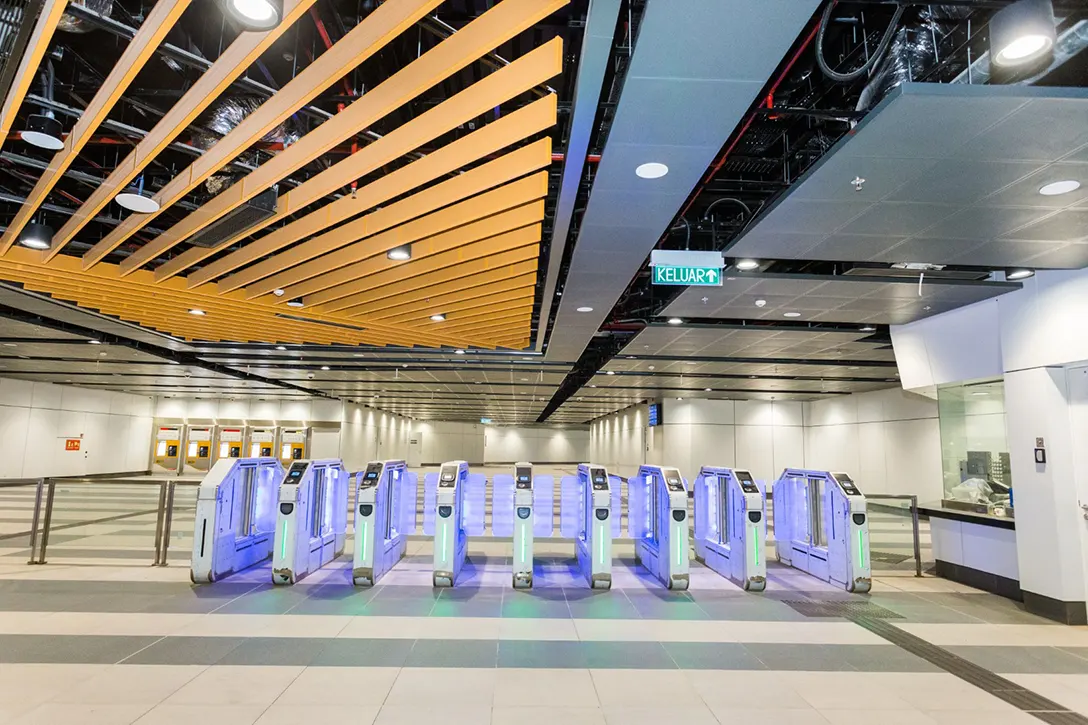 The Automatic Fare Collection gate at the Conlay MRT Station concourse level.