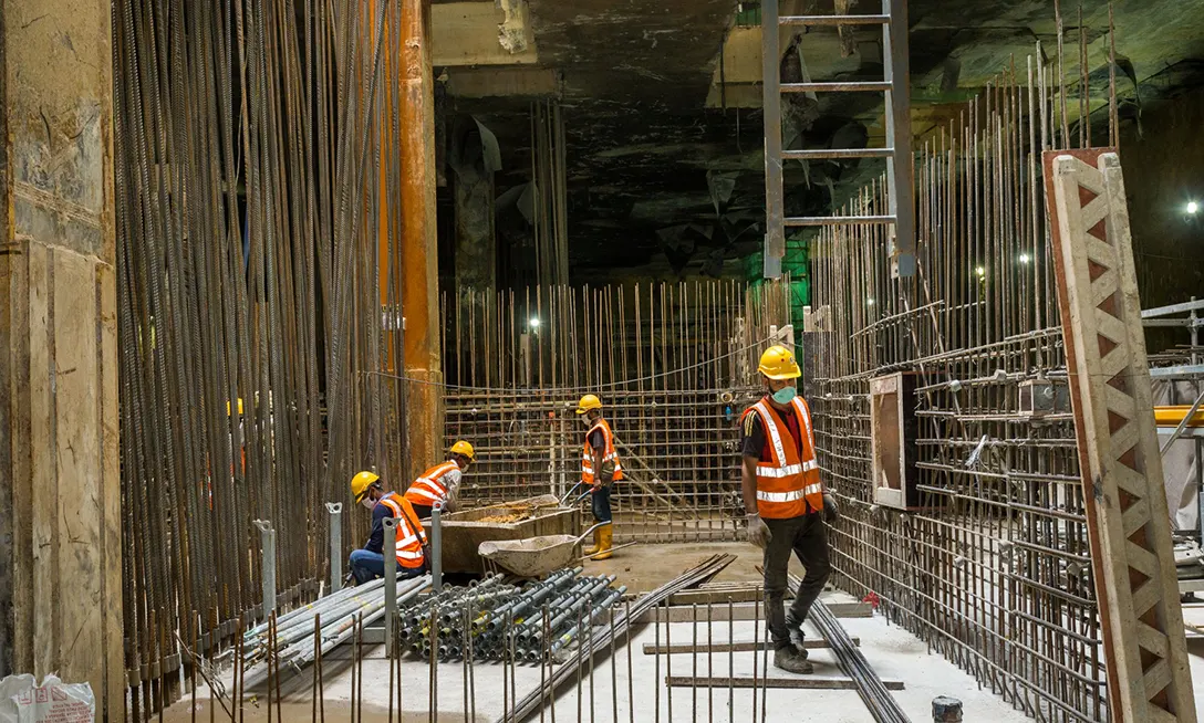Platform reinforced slab and wall construction at the Hospital Kuala Lumpur MRT Station site.