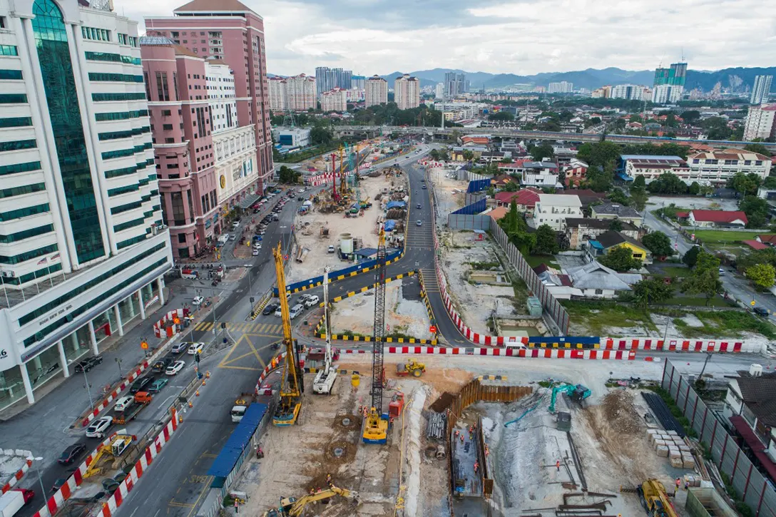 Ongoing secant bore piling works in front of Mutiara Complex for Jalan Ipoh MRT Station.
