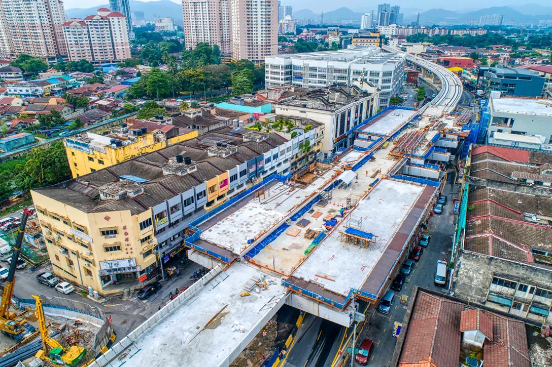 Aerial view of the Kentonmen MRT Station site showing the platform cast in-situ in progress.