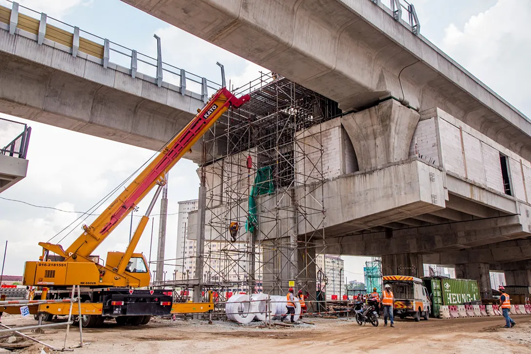 Concreting lift wall works in progress at the platform level of the Serdang Raya Utara MRT Station.