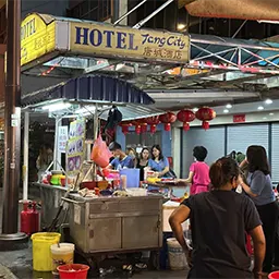 Fresh prawn rice noodles at Jalan Sultan in Kuala Lumpur