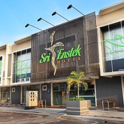 Sri Enstek Hotel, a cozy stay with Malaysian cultural arts near KLIA & klia2
