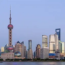 上海，新旧文化交叠得最瑰丽的一线城市，摩登的都市感与怀旧的烟火气并存