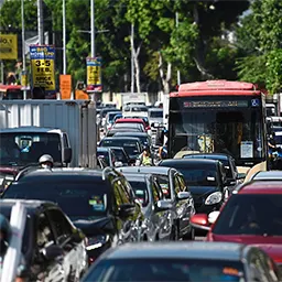Slow shift to mass transit to fix traffic congestions