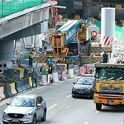 Risking it en route to Pusat Bandar Damansara MRT station