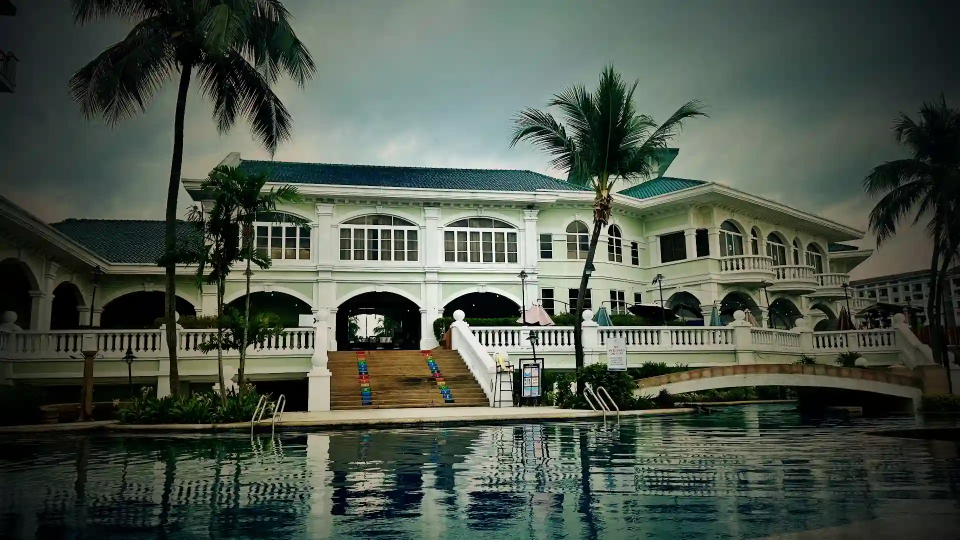 Avillion Admiral Cove Hotel: A waterfront resort with stunning views