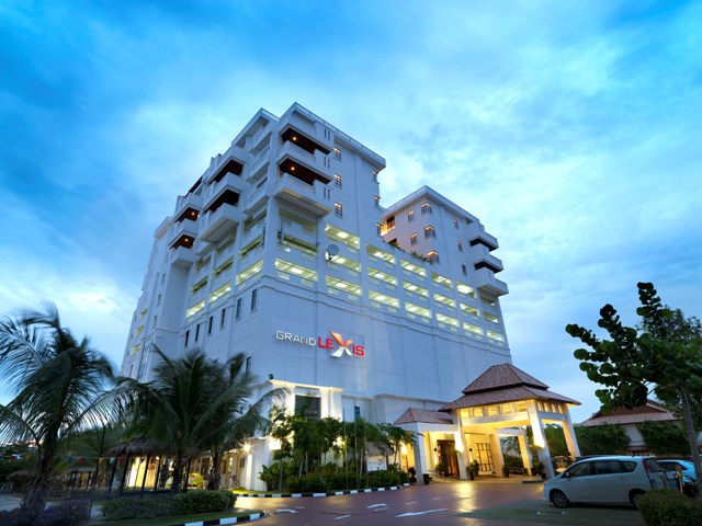 grand lexis port dickson building 01