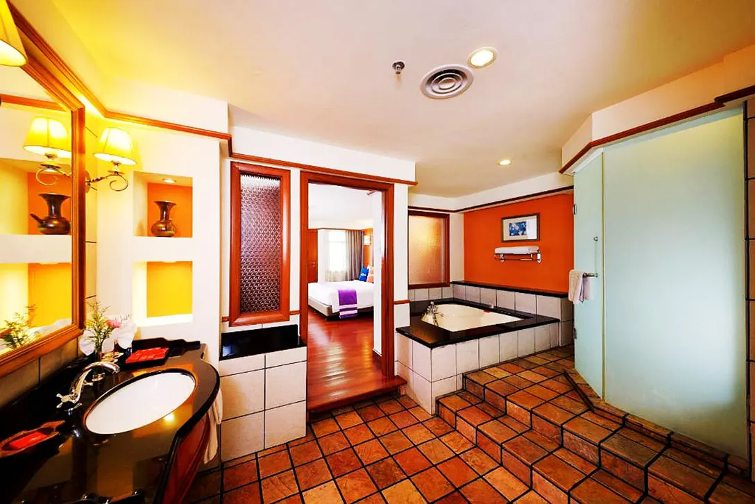 Clean and spacious bathroom