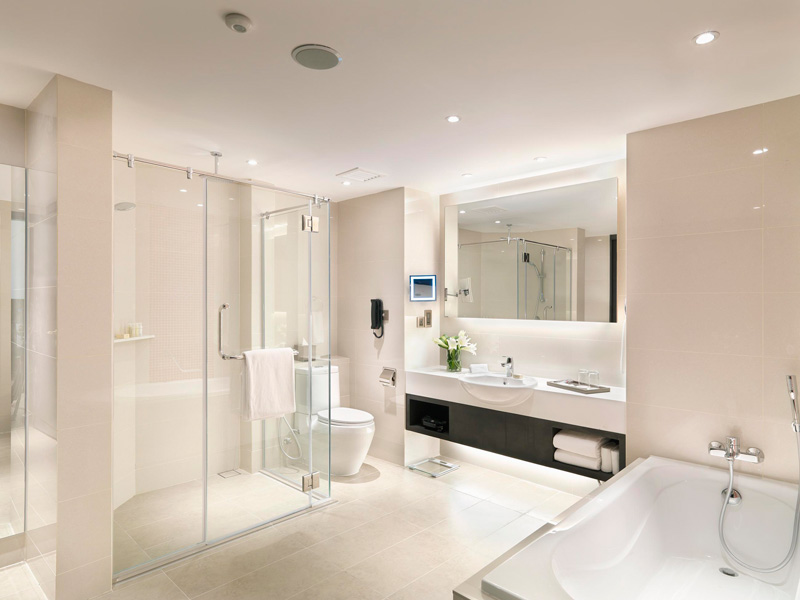 Executive suite bathroom, Sama-Sama Hotel