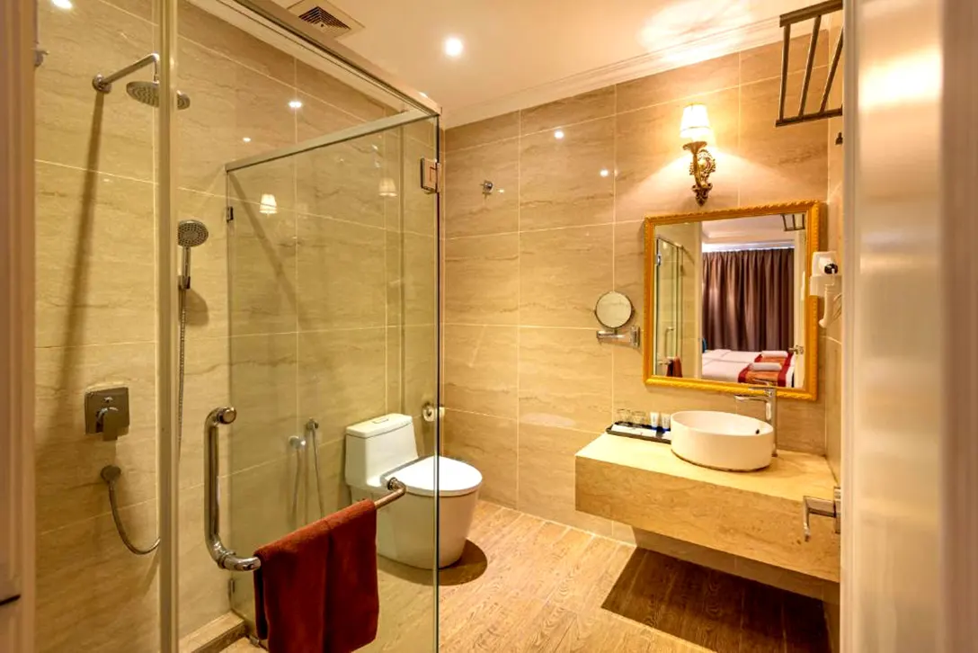 Clean and spacious bathroom, Tasik Villa International Resort