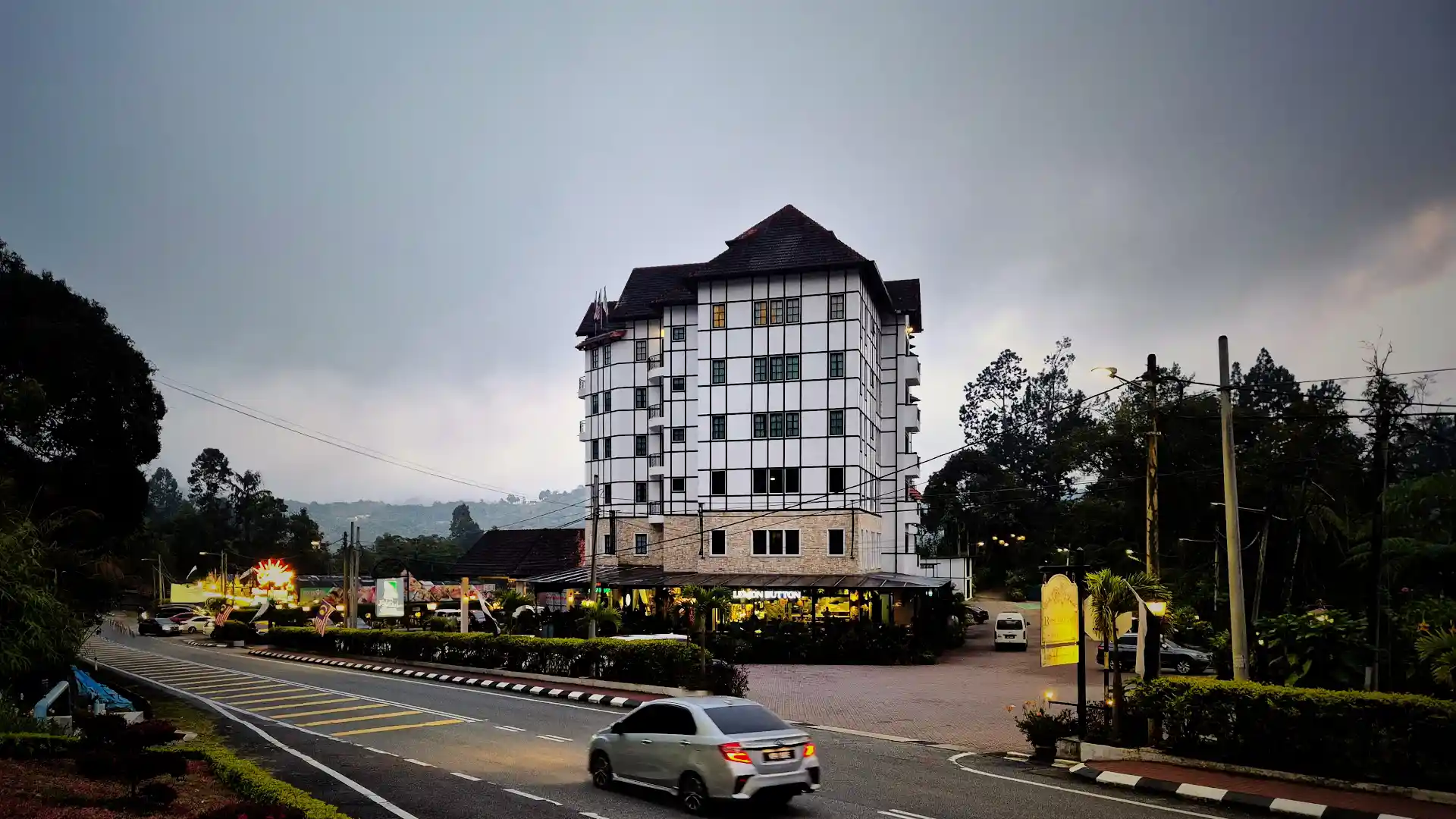 Hotel De’ La Ferns: Your Cozy Retreat Amidst Nature’s Greenery Where Comfort Blooms in the Highlands