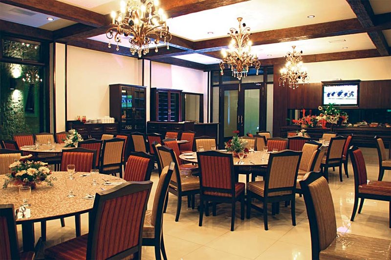 Fine dining at Hotel De’ La Ferns