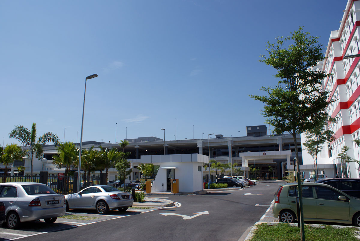 how to go from klia2 to tune hotel