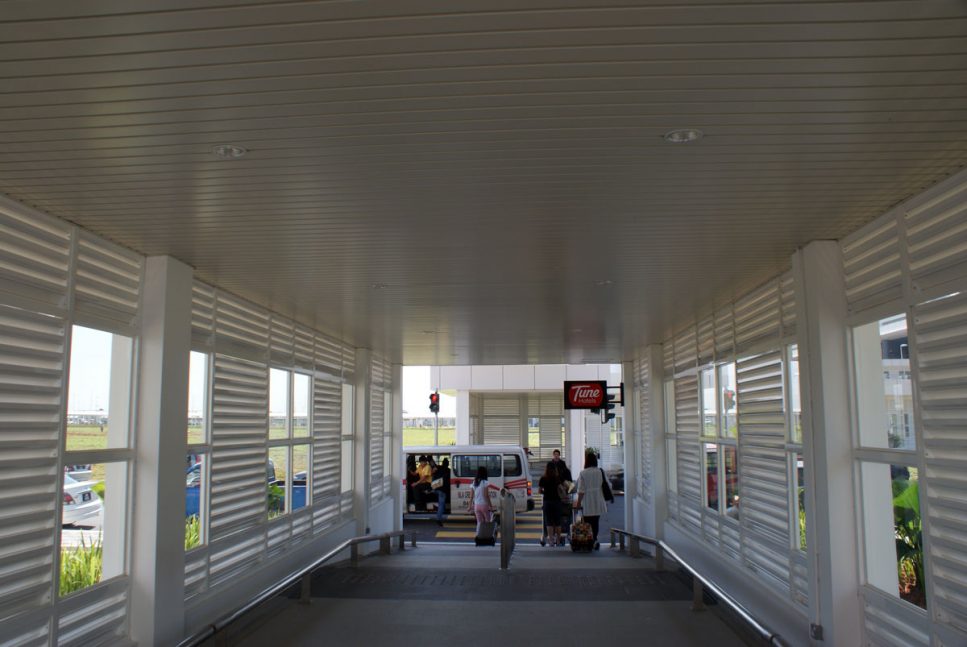 Covered walkway between Tune Hotel and klia2