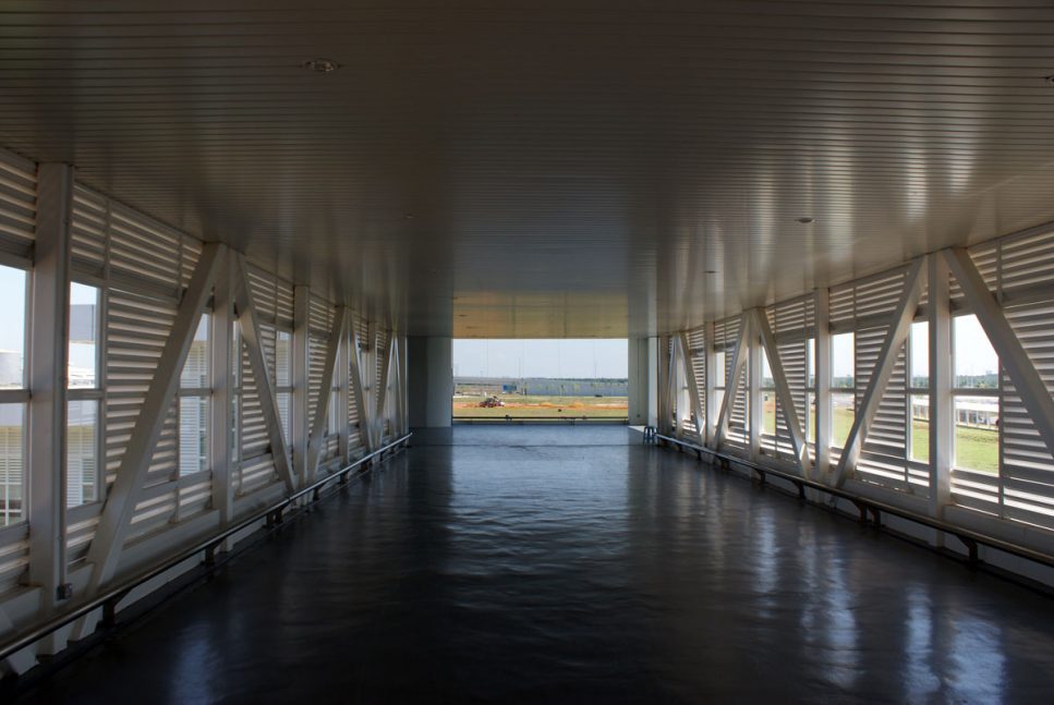 Covered walkway between Tune Hotel and klia2