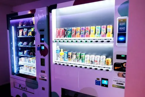 Snacks vending machine