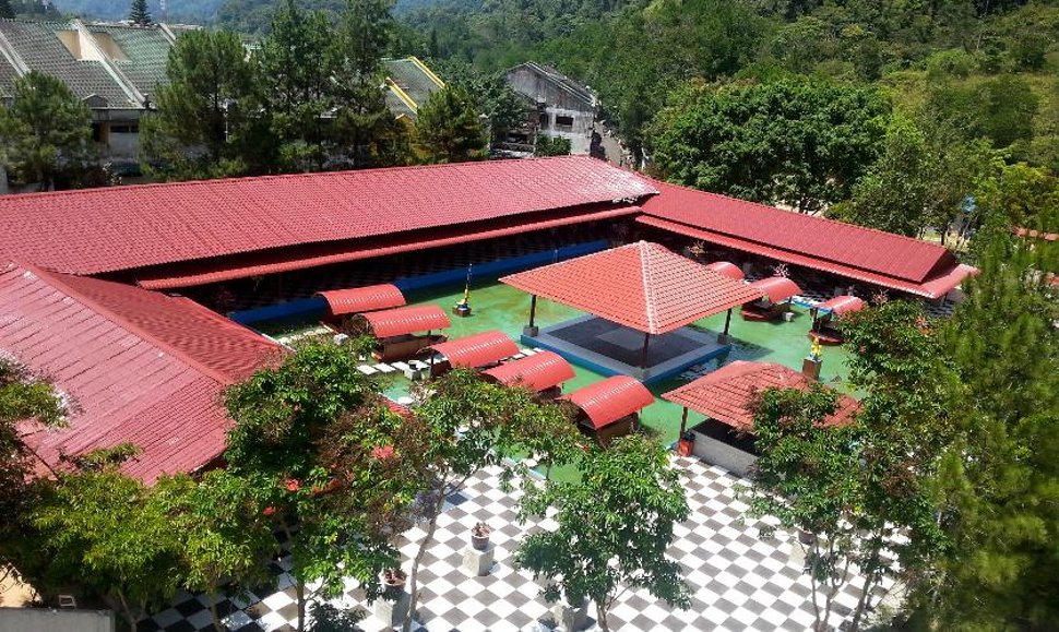 Center spring water pool
