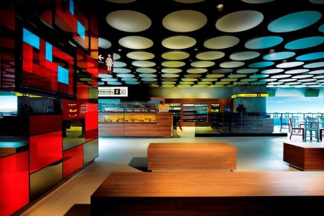 Cafe & dining area