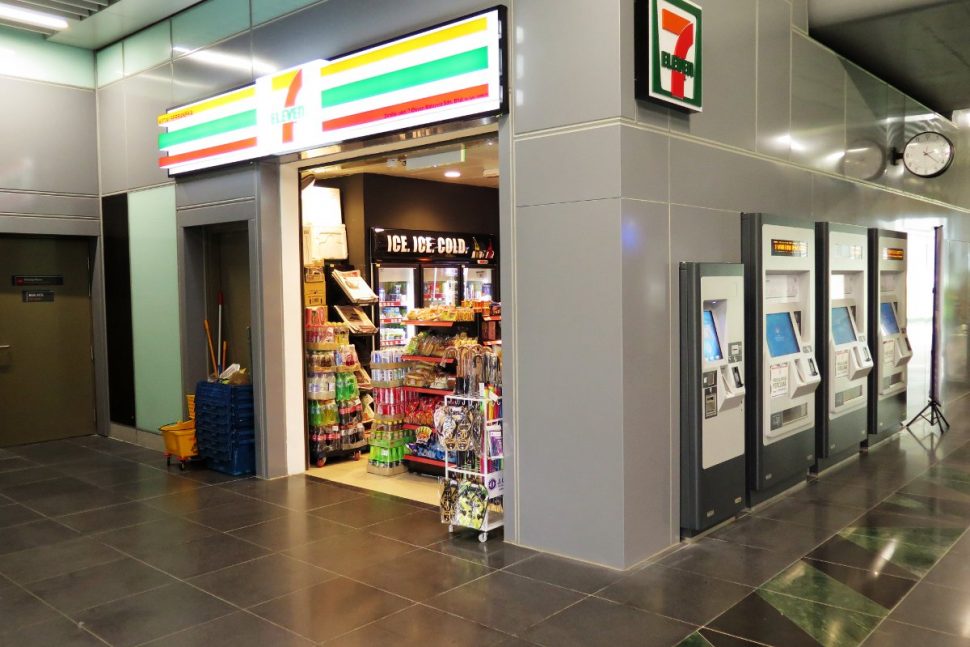 7-eleven convenience store at Semantan station