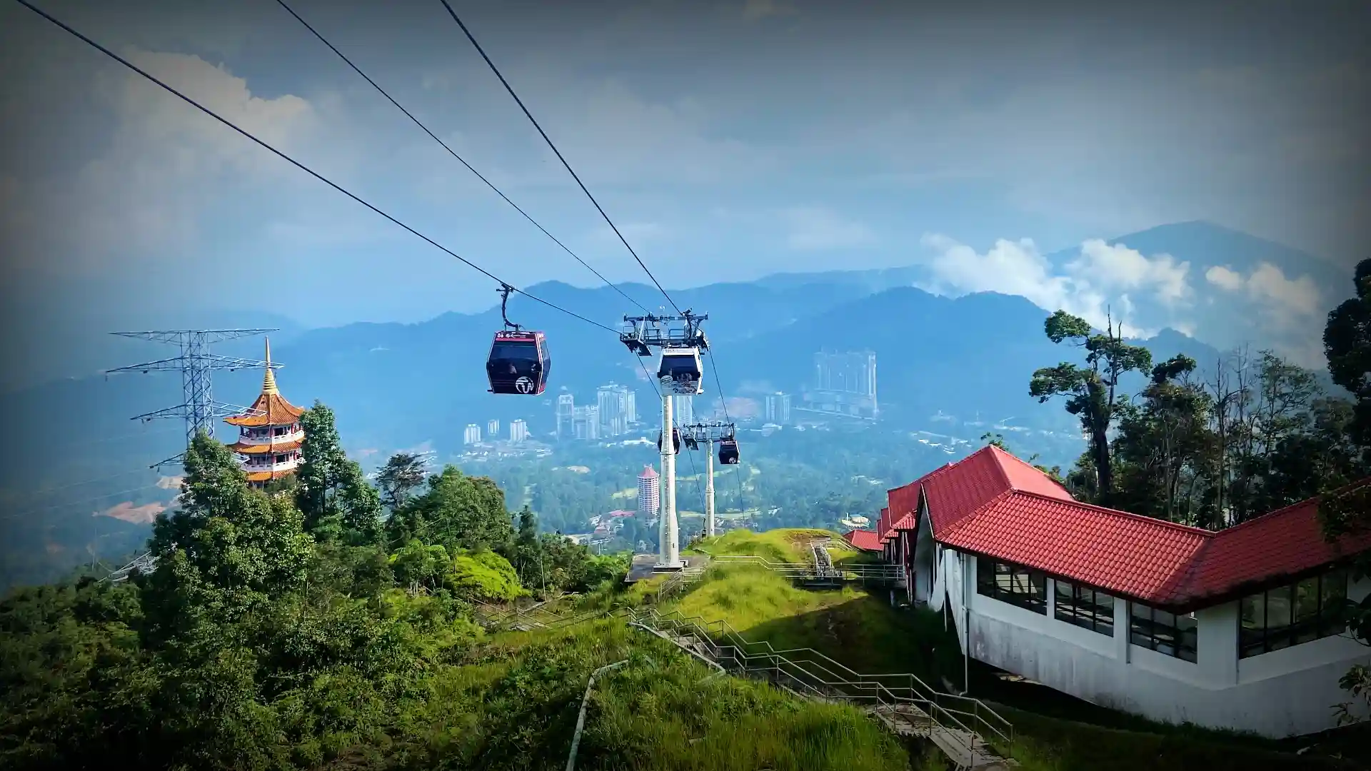Awana SkyWay: Fly Up to Genting Highlands Resorts in Style and Comfort