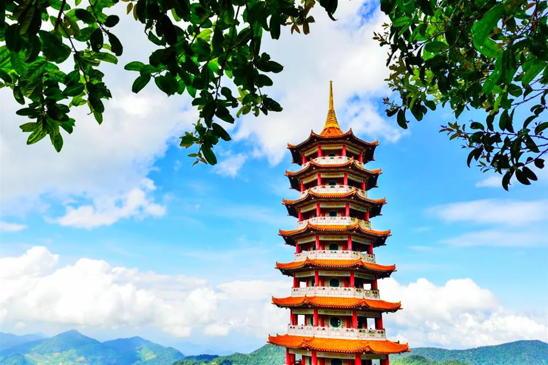 The iconic nine-storey pagoda