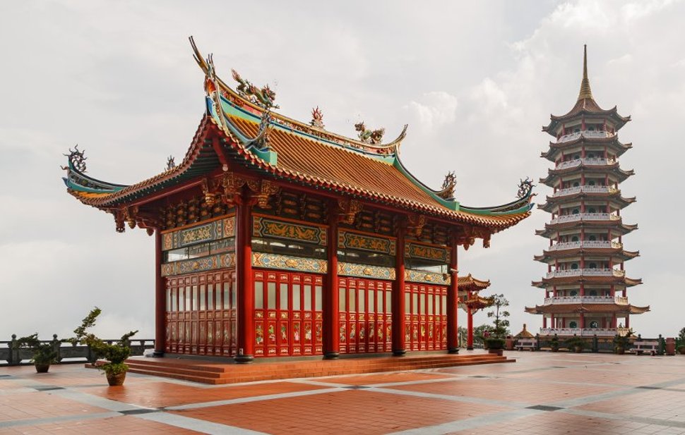 Temple & nine-storey pagoda