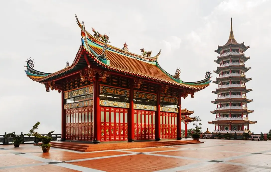 Temple & nine-storey pagoda