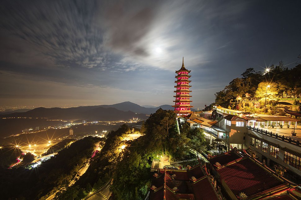 Night view of the Chin Swee Caves Temple