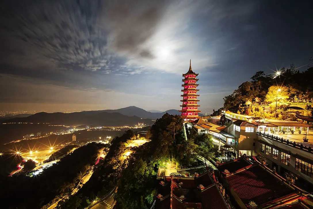 Night view of the Chin Swee Caves Temple