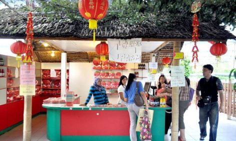 Onsite stalls for you to buy fresh strawberries