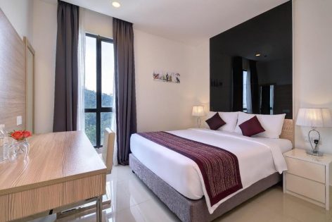 Room features 1 king bed