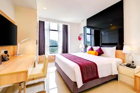 Room features 1 queen bed