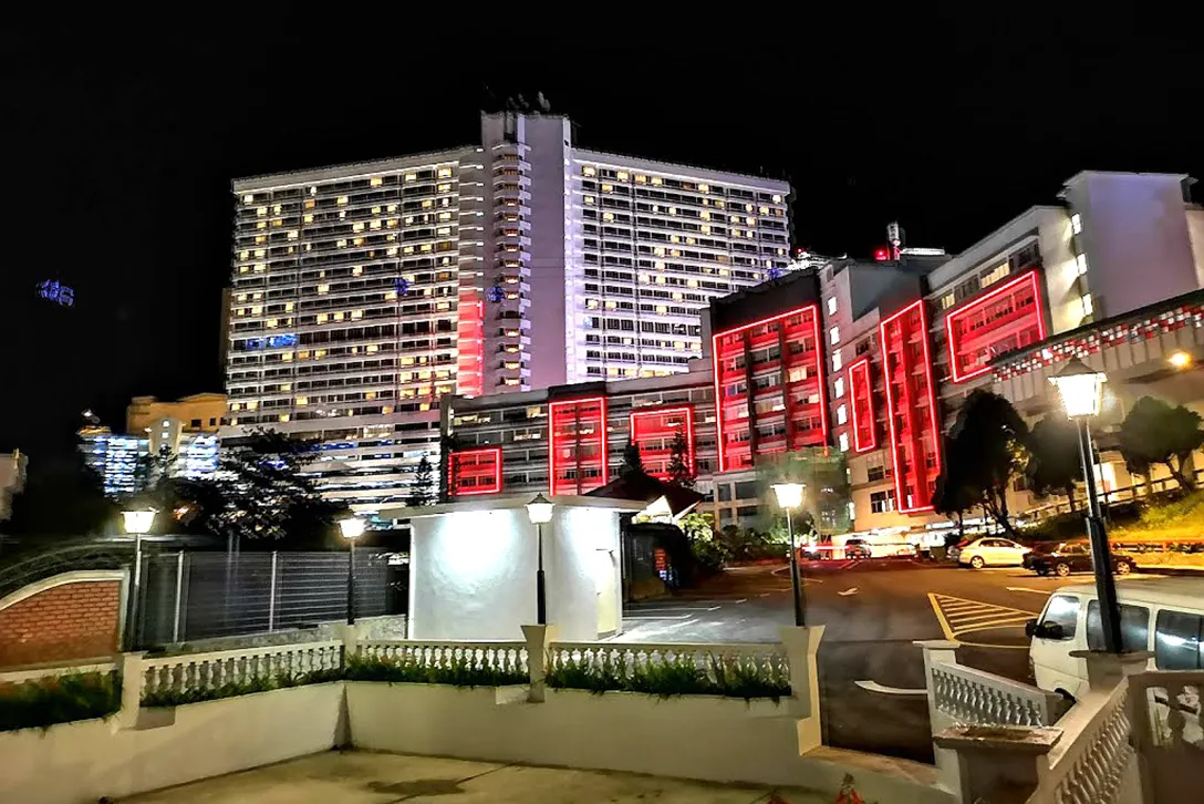 Night view of the Genting SkyWorlds Hotel