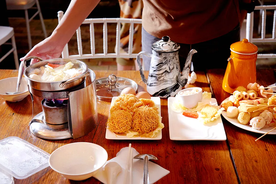 Hotpot dinner is a perfect match for cooling weather at the Glamz