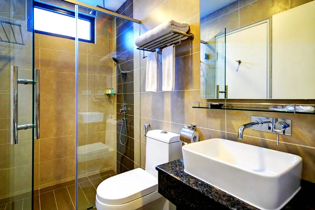 Ensuite bathroom, Grand Ion Delemen Hotel