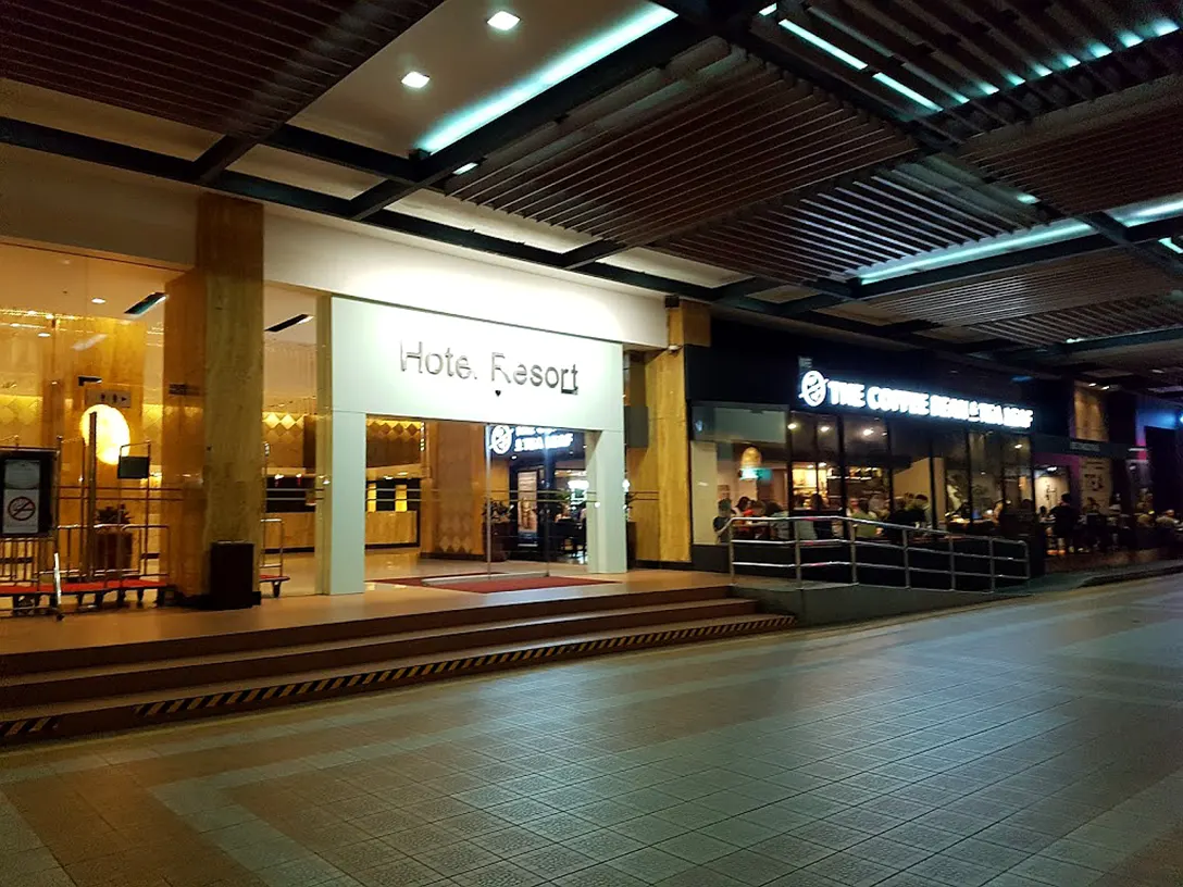 Entrance to the hotel