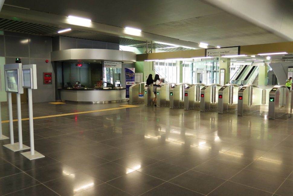 Entrance / exit gates and customer service office