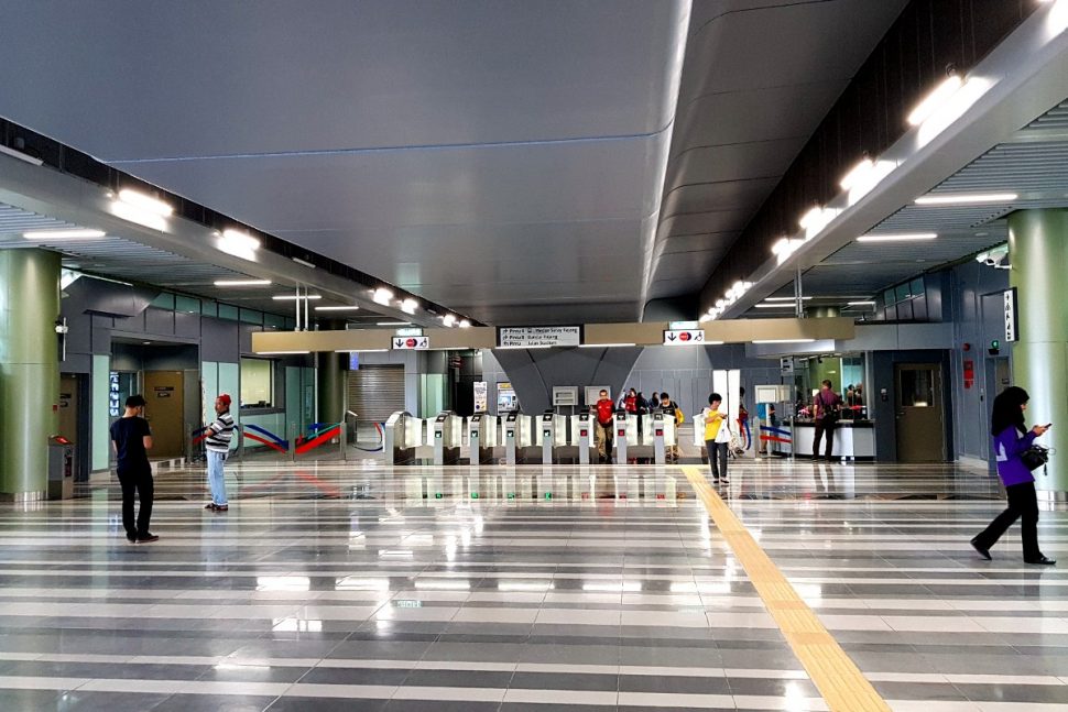 Fare gates and customer service office on concourse level