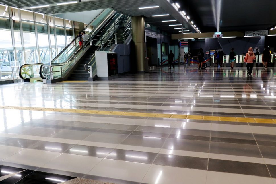 Concourse level of Bandar Tun Hussein Onn station