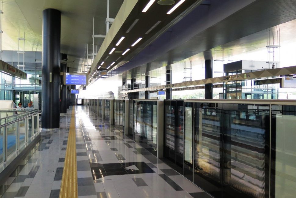 Platform 2 Sungai Buloh–Kajang Line towards Sungai Buloh