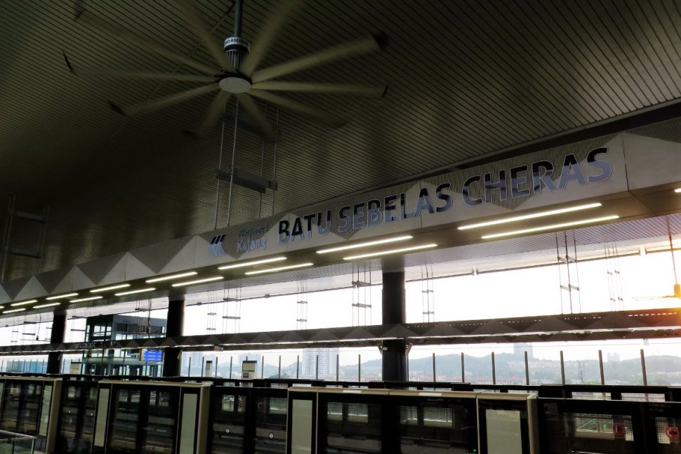 Boarding platform at Batu 11 Cheras station