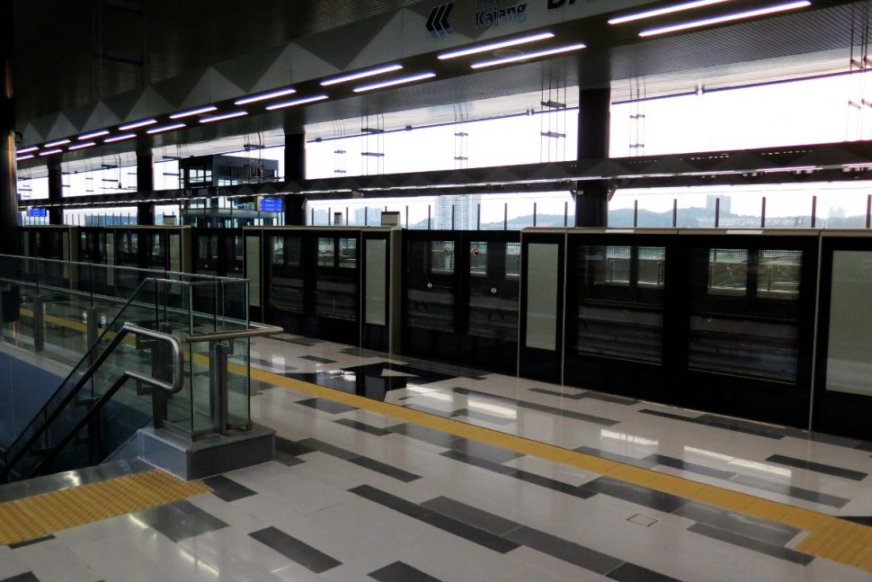 Boarding platform at Batu 11 Cheras station