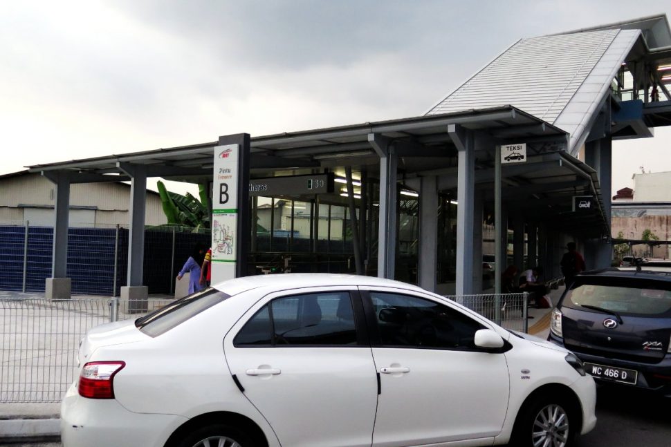 Entrance B of Batu 11 Cheras station