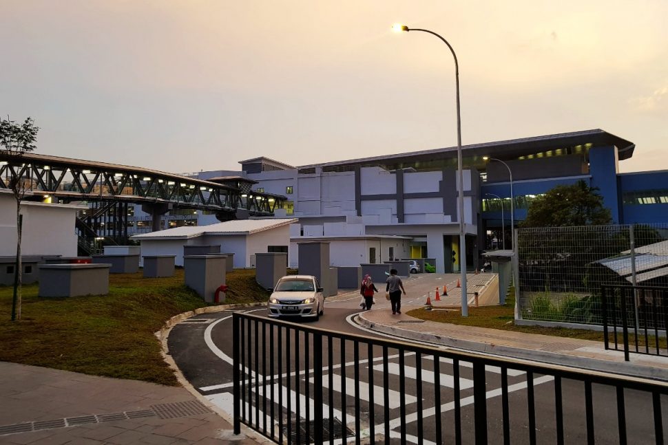 Pedestrian walkway to entrance B of Bukit Dukung station