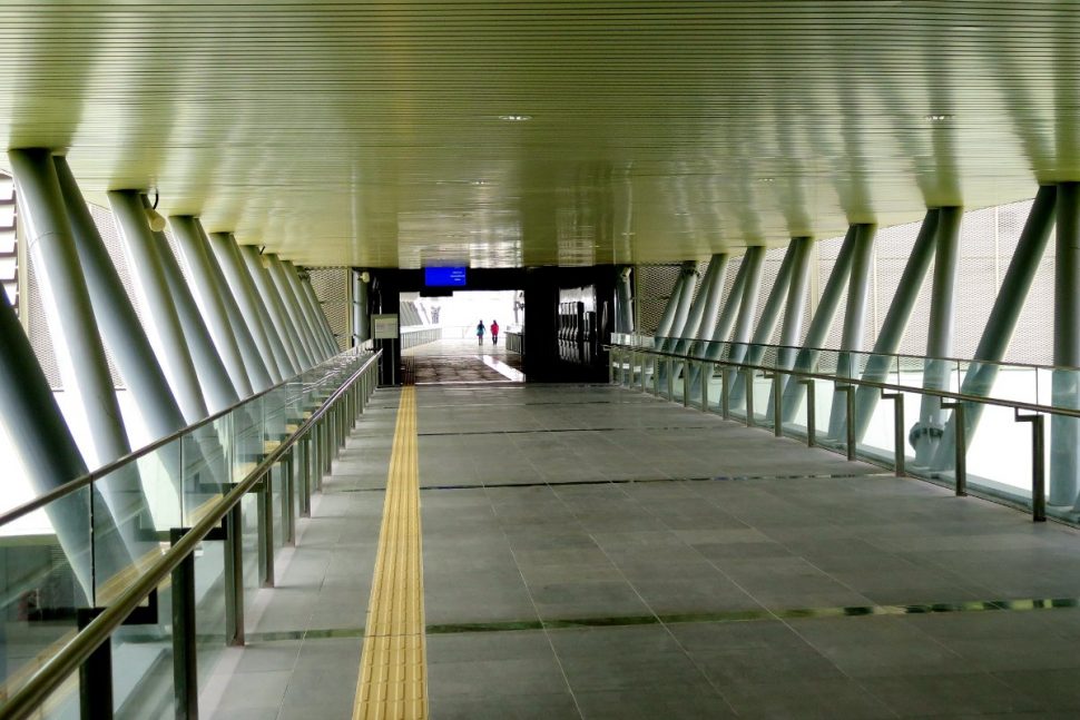 Pedestrian walkway to Entrance B